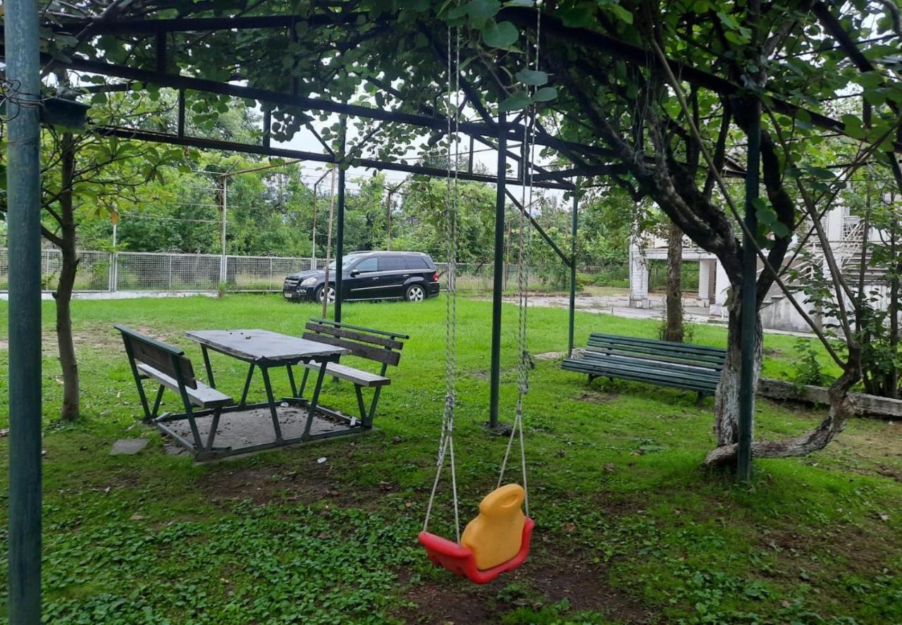 Kobuleti 4-Bedroom Apartment Exterior photo